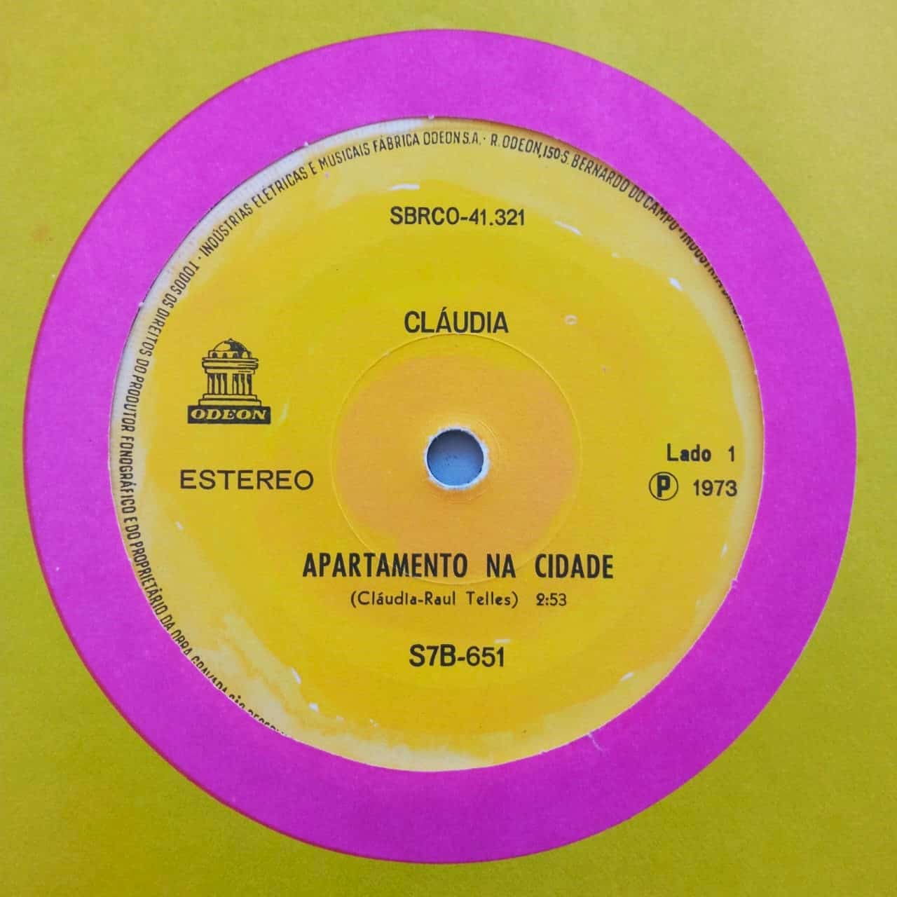 Claudia - Apartamento na Cidade / Esse Cara
